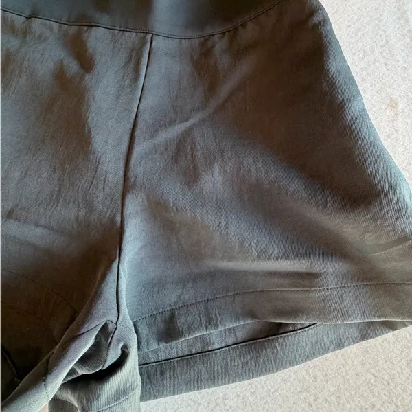 Nike Women’s charcoal gray High Waisted Athletic Shorts Medium NWOT - Image 5