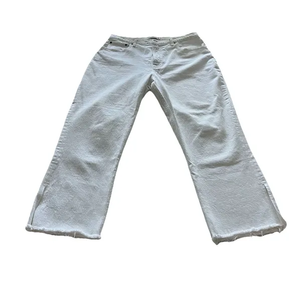 Abercrombie & Fitch Ultra High Rise Kick Flare White Jeans Raw Hem Size 32/14 - Image 2