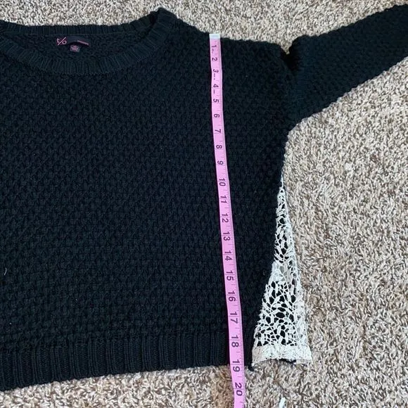 5/$30 🎈 Takeout medium black cropped sweater‎ - Image 6