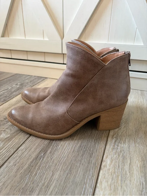 Qupid Faux Suede Chunky Heel Bootie - Image 4