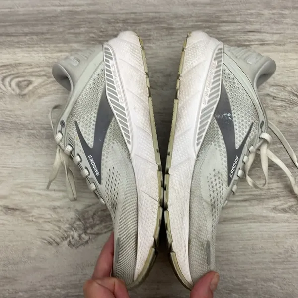 Brooks Gray & White Adrenaline GTS 22 Supportive Running Shoe Women's Size 8.5 - Image 5