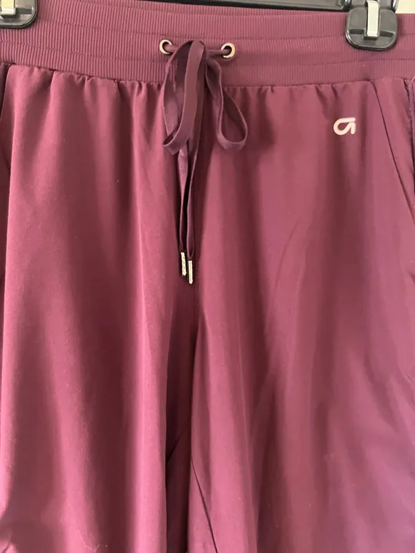 GapFit Tech High Rise Zip-Hem Joggers Maroon size Small pockets drawstring - Image 2