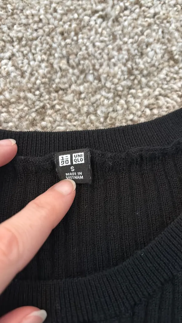 Uniqlo sweater top - Image 2