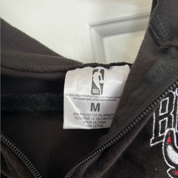 Chicago bulls velour zip up jacket - Image 3
