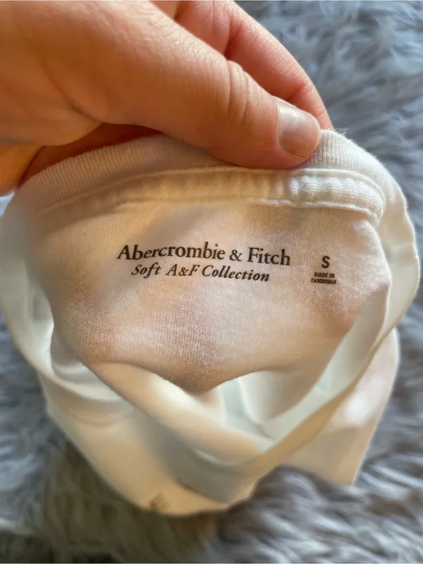 🐶Abercrombie & Fitch Le Weekend White Graphic Tee - Image 4