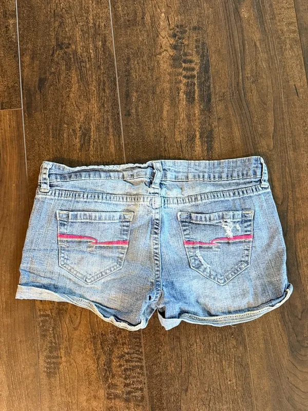 Arizona Jeans Light Wash Jean Shorts - Image 2