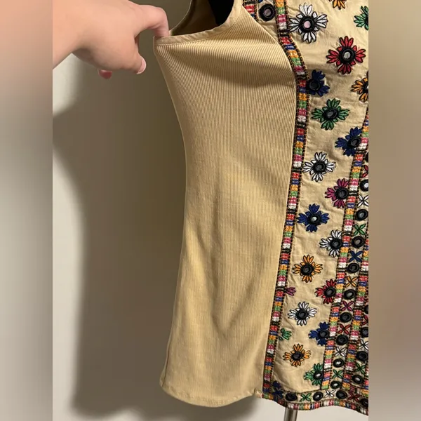 EUC Soft Surroundings Cream Sleeveless Top with Floral Mirror size large - Image 5