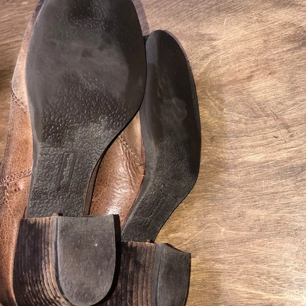 Kelly & Katie size 8M leather ankle heeled booties - Image 5