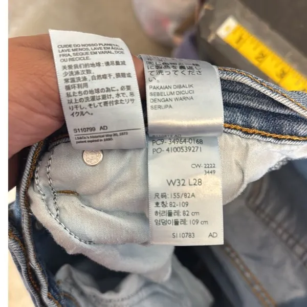 Levi’s wedgie straight raw hem distressed stretch jeans size 32 light wash - Image 9
