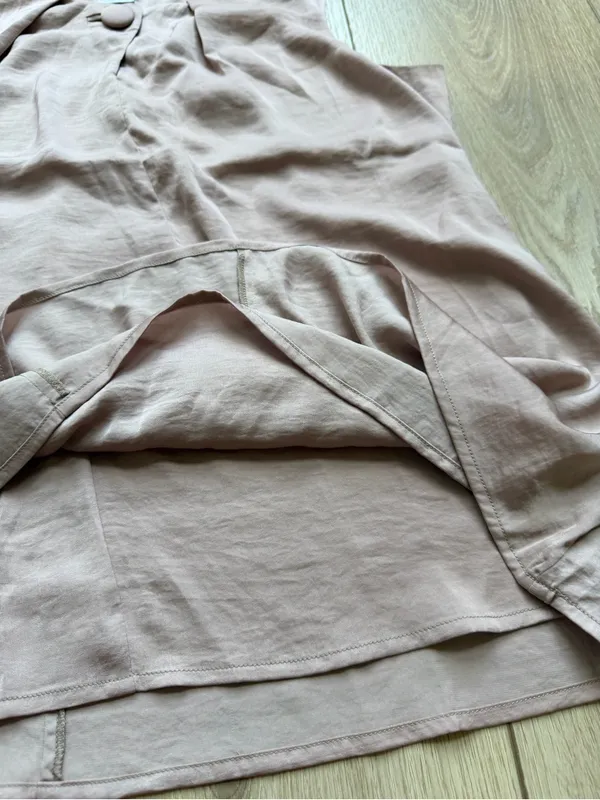 Cabi NWOT Bloom Button Up Blouse Fawn Tan Size Large Style 3603 Sleeveless Satin - Image 13