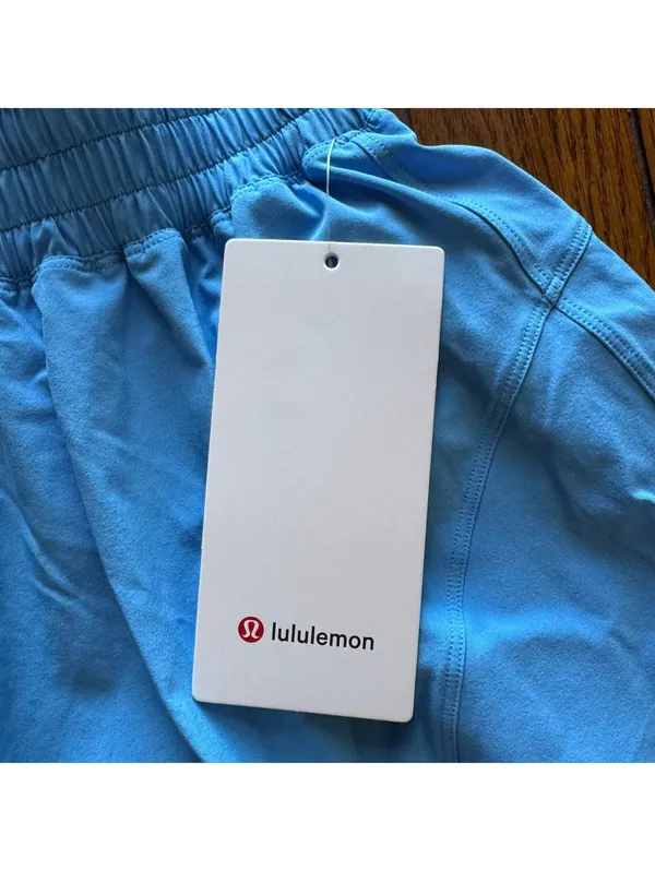 Lululemon Shake It Out Short High Rise 2.5” Ocean Wave Size XS/Size 4 NWT - Image 3