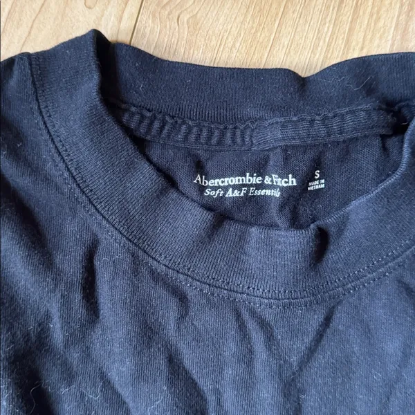 Abercrombie & Fitch Black Tee - Image 2
