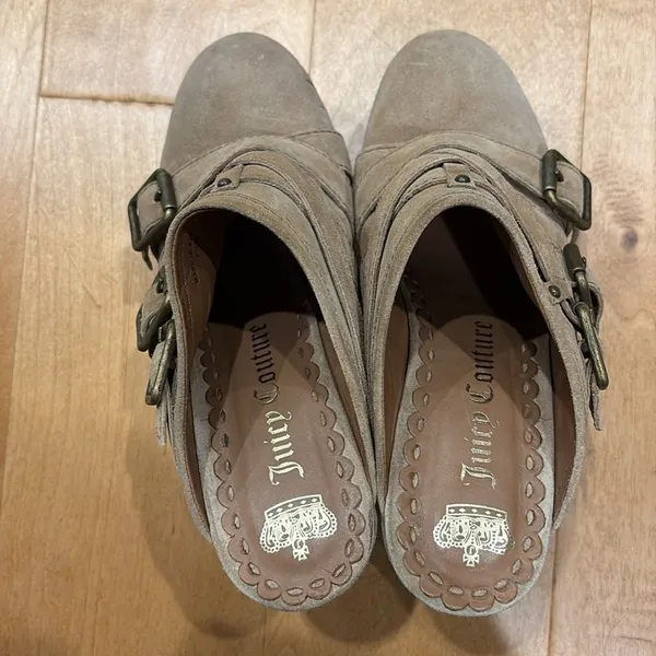 Juicy Couture Collette suede clogs mules platform shoes 7.5 tan - Image 3