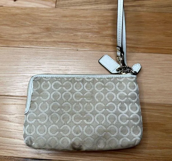 Coach: Tan Graphic Wristlet - Image 2
