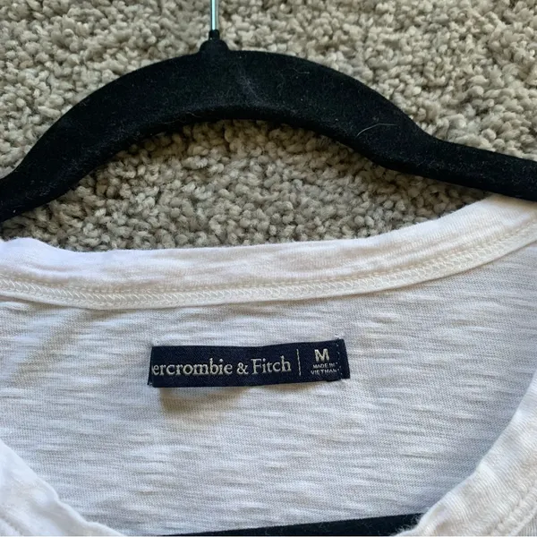 Abercrombie & Fitch White, Pink, and Gray Striped Long Sleeve Size Medium - Image 4