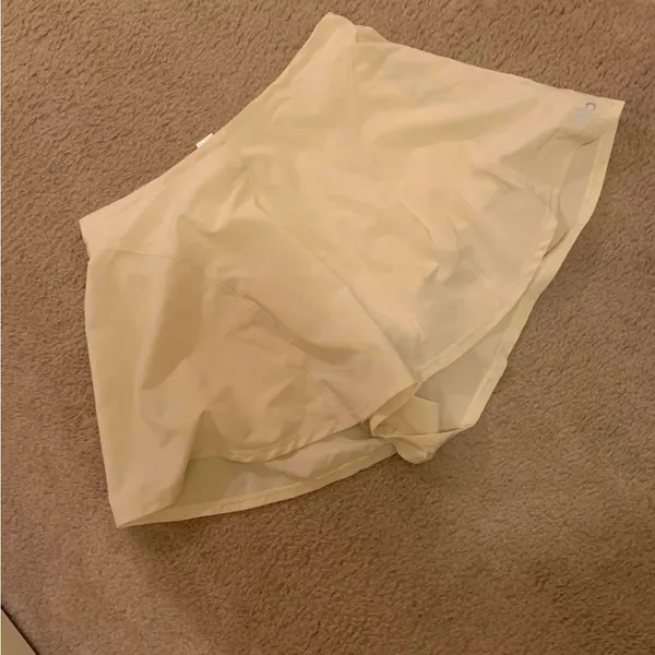 Alo yoga Tiebreaker Short Nwot lemon yellow rare active casual classic fall - Image 5