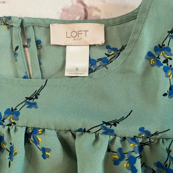 LOFT Green Floral Women's Top - Image 2