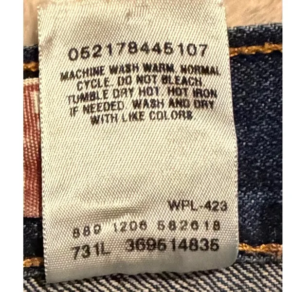 Late Y2K / Early 2000s Vintage Levi's 550 Relaxed Fit Jorts. Woman December 2006 - Image 3