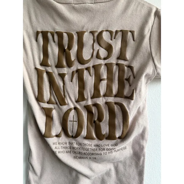 Revival‎ Club Women Tan Trust In The Lord Romans 8:28 Puff Print Baby Tee Small - Image 3