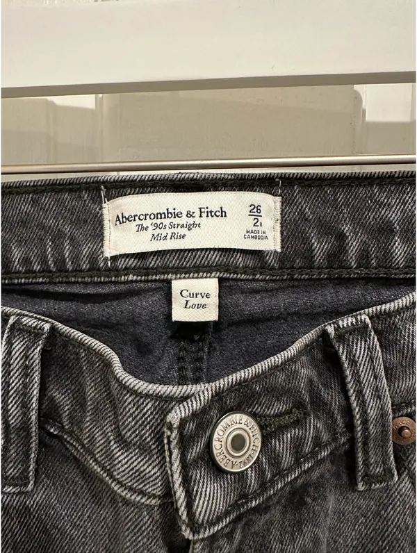 Abercrombie Curve Love Mid Rise 90s Straight Leg Jean - Image 4