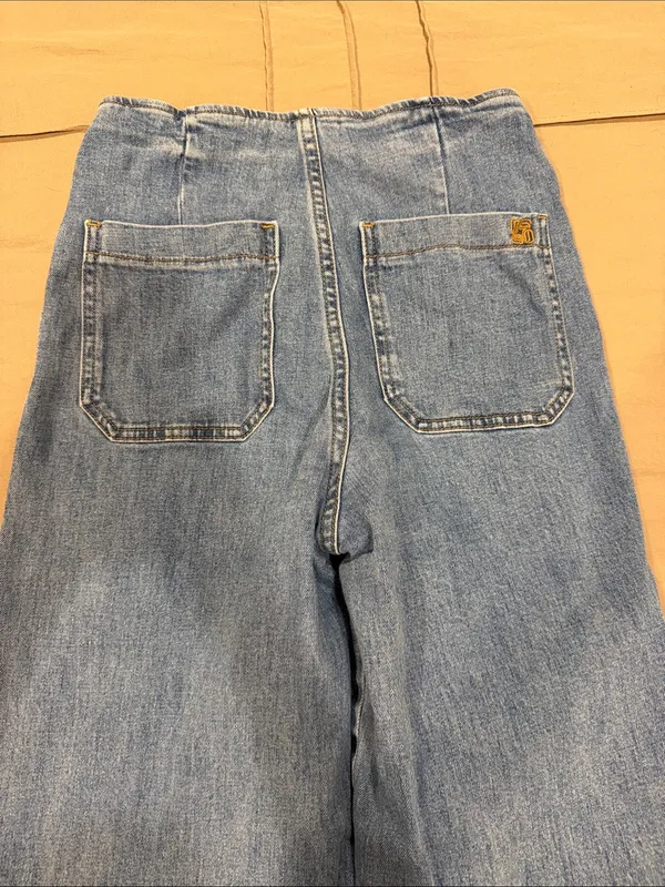 High-Rise Wide-Leg Jeans in Light Blue Denim - Image 5