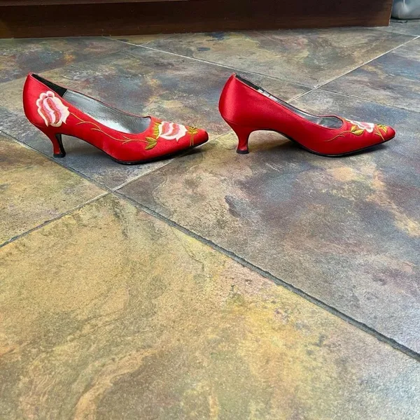 Sacha London Floral Embroidered Vintage Pumps Heels 7 - Image 4