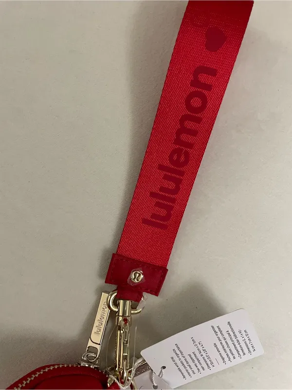 Lululemon NWT Heart Wristlet in Oxford Red with Gold Hardware - Image 7