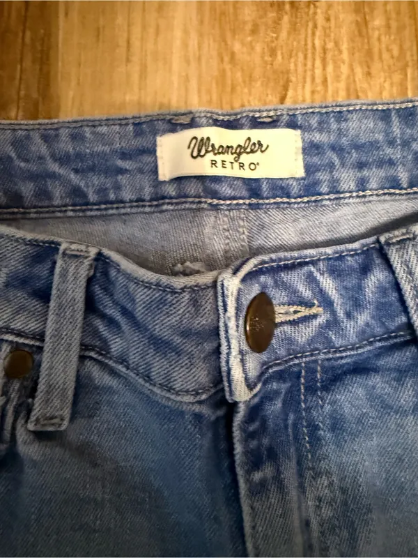 Wrangler Retro Women's Kai Light Wash Mid Rise Bootcut Denim Jeans - Image 4
