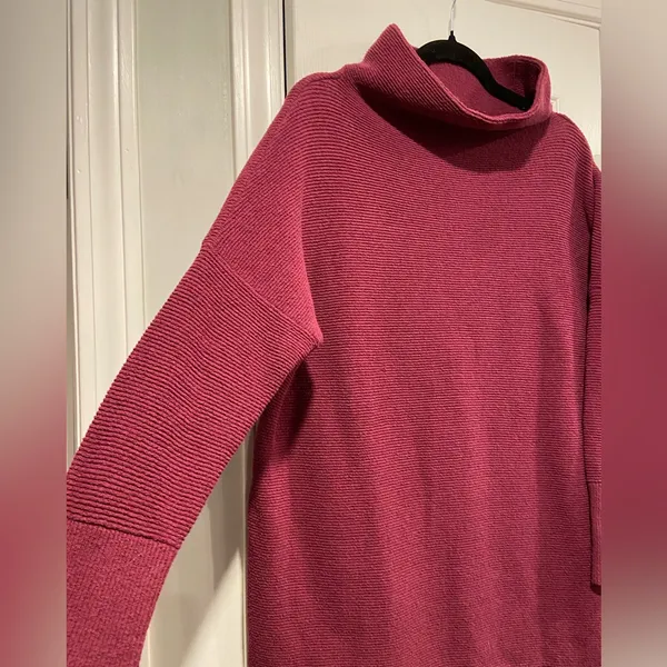 Free People Size S Burgundy Ribbed Mock Neck Sweater Large Oversized Cozy Knit - Image 3