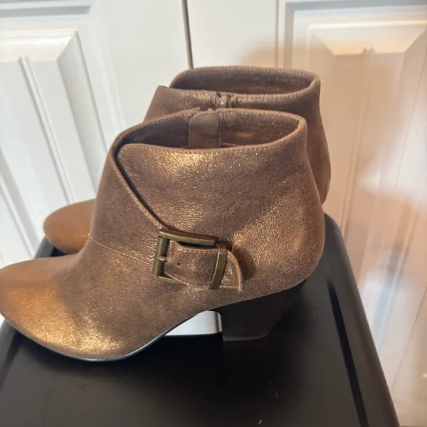 Chico’s Bronze Heeled Ankle‎ Boots Size 9.5 - Image 3
