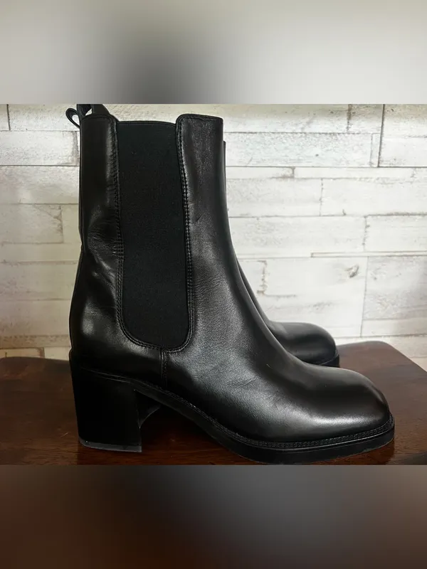 JEFFREY CAMPBELL Cassette Chelsea Boot in size 7.5. - Image 3