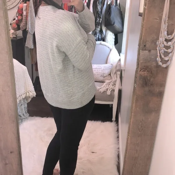 Aerie size medium oversized grey cozy sweatshirt - Image 4