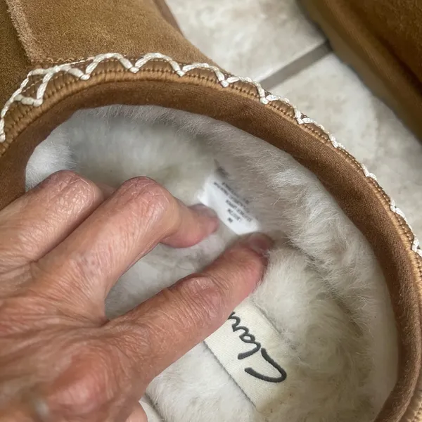 Clarks sz 8 Womens Suede Faux Fur Lined Slippers Chestnut Brown suede NWOT - Image 8
