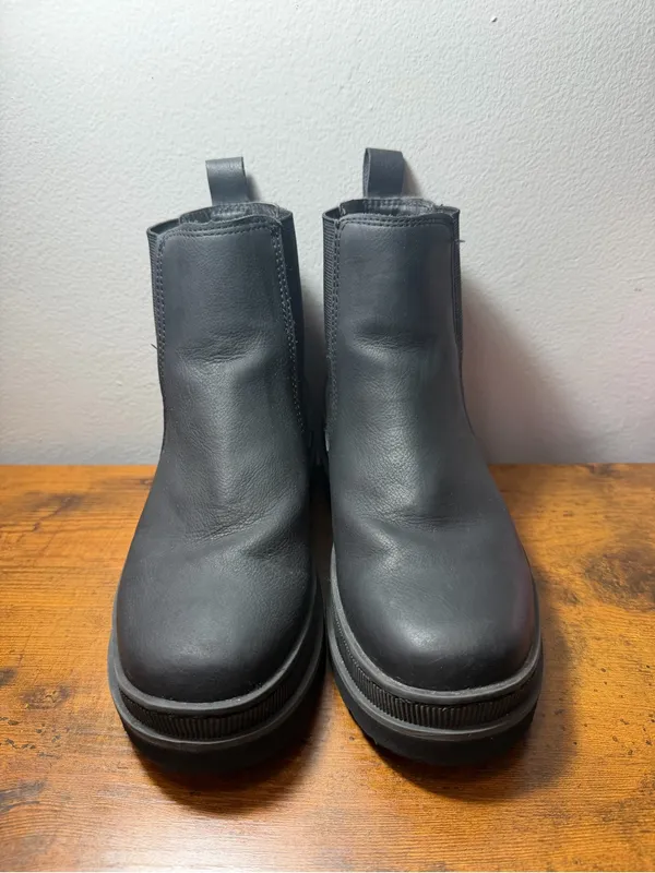 Levi's Abigail Neo Chelsea Boots (Women's Size 6.5) - Image 3