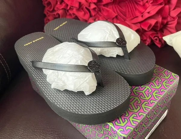 Tory Burch NWT  Thin leather Strap Black Platform Flip Flop NIX 6 - Image 2