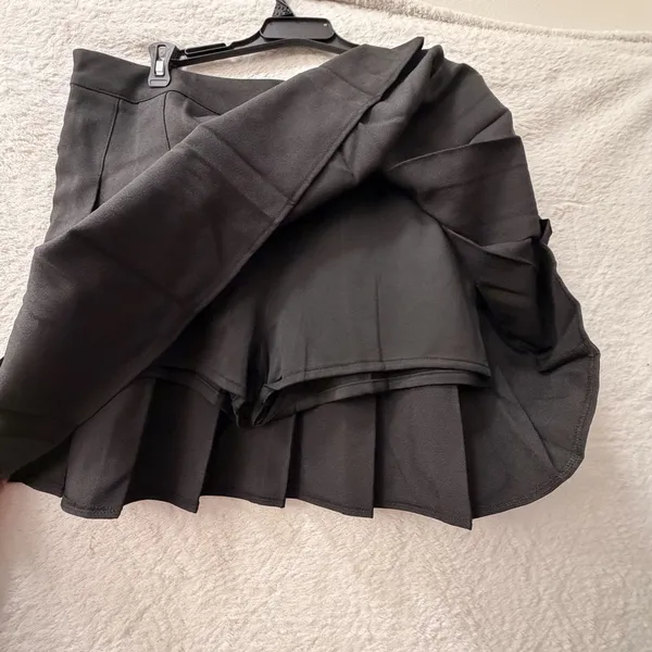 NWT Black pleated mini skort Size L - Image 5