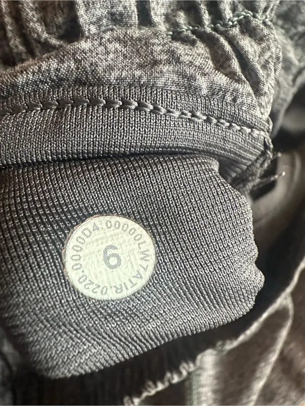 Lululemon Hotty Hot Short 2.5" Heather Lux Multi Black Heather Black W7ATIR Sz 6 - Image 5
