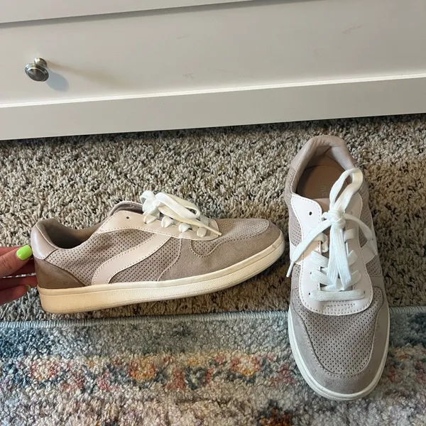Old Navy women’s shoes - Image 2