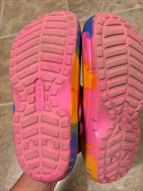 CROCS Womens 8 Tie-Dye Lined Clog in Pink Yellow Blue - Image 4