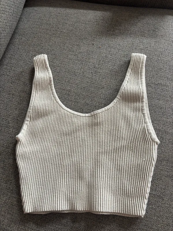 Babaton Aritzia Top Sculpt Tank - Image 3