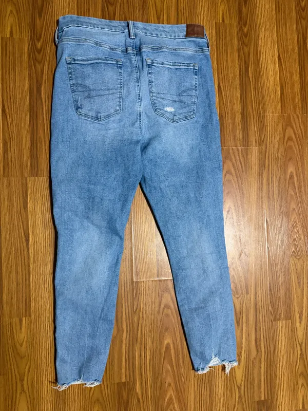 NWOT American Eagle distressed super high-rise jegging stretch light wash 14. - Image 3