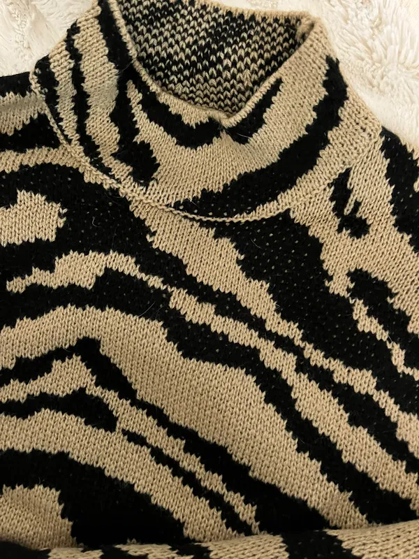 SheIn Zebra Stripe Drop Shoulder Sweater - Image 5