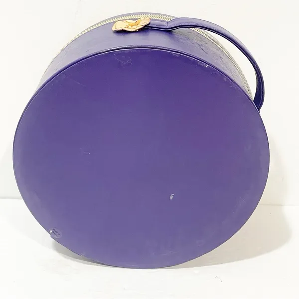 Marc Jacobs Purple Round‎ Full Zip LOLA Beauty Case - Image 5