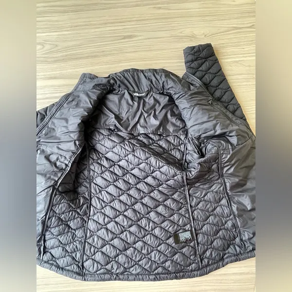 The North Face Women's Black Puffer Jacket - Image 6