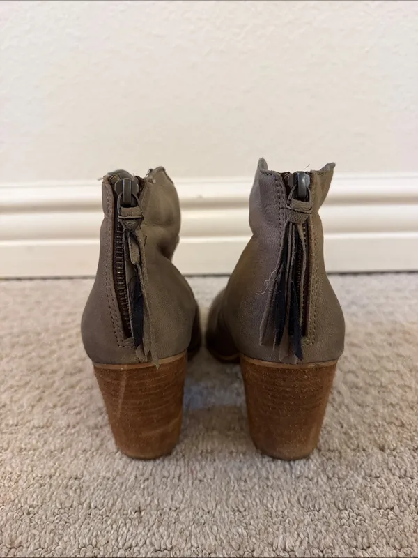 Nordstrom BP Women’s Taupe Leather Block Heel Ankle Boots Fringe Zip Up size 9 - Image 3
