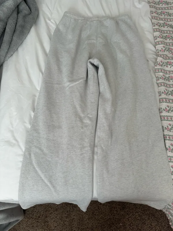 Brandy Melville Anastasia Sweatpants Grey - Image 3