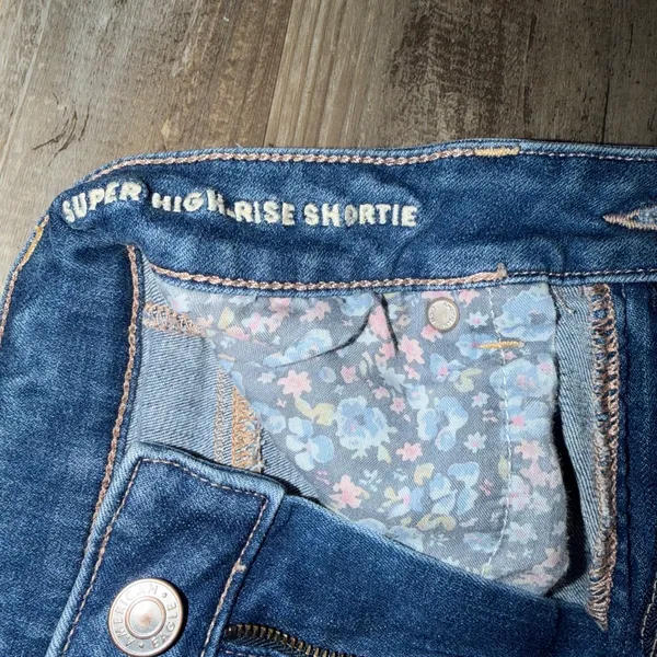 American Eagle Women’s Super High Rise Shortie Denim Floral Pocket Shorts-Sz 2 - Image 5