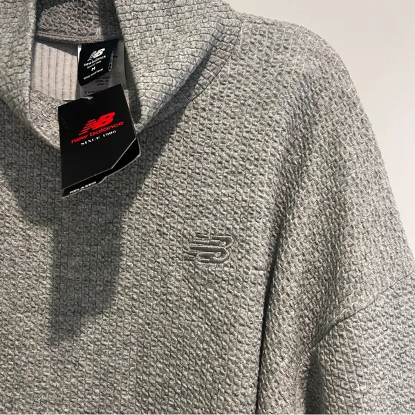 NEW New Balance Mock Neck Transform Pullover Sweatshirt - Image 4