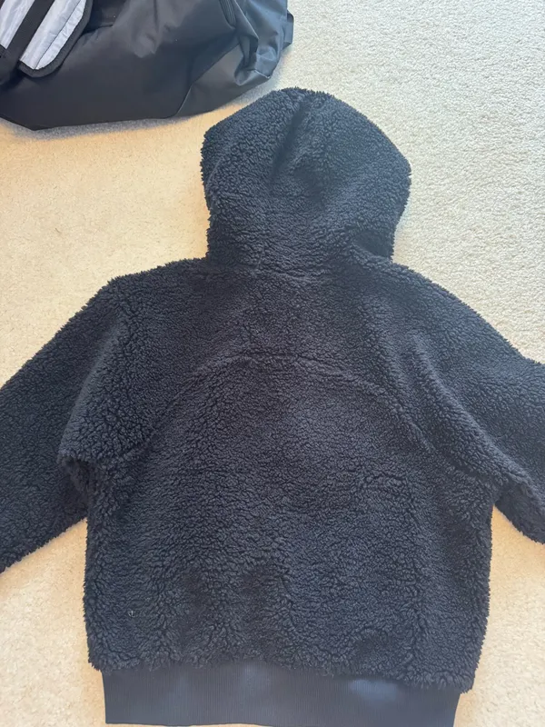 Lululemon Fuzzy Cropped Sherpa - Image 3