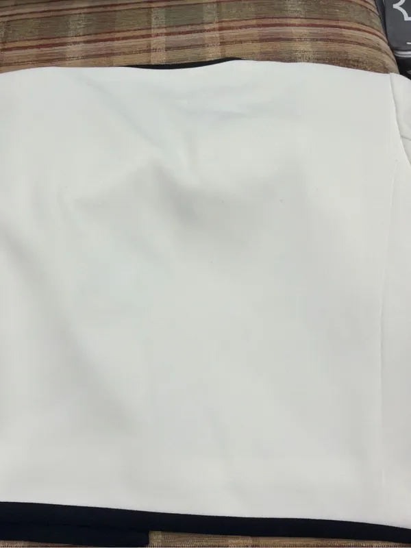 Alice + Olivia White Cropped Blazer with Black Bow Trim - Image 6